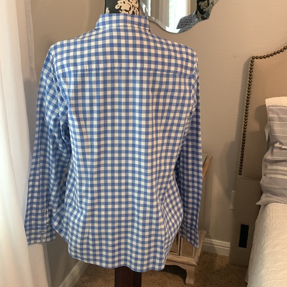 Vineyard Vines button down shirt - Picture 4 of 6